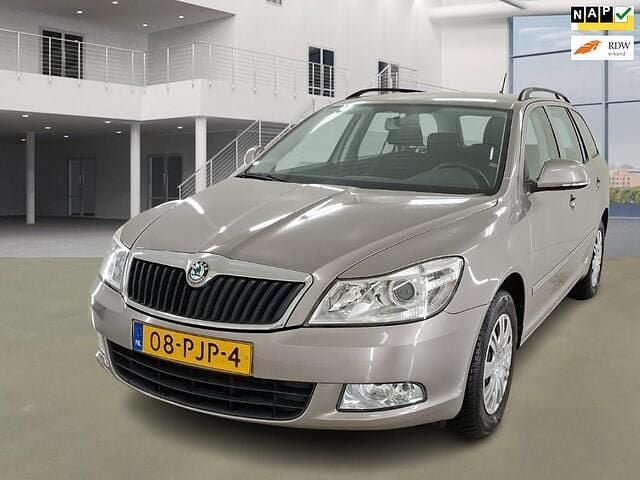 Beige Occasion 2011 Skoda Octavia Ambition Stationwagen | € 1.995 (Goede deal) - Afbeelding 1/4