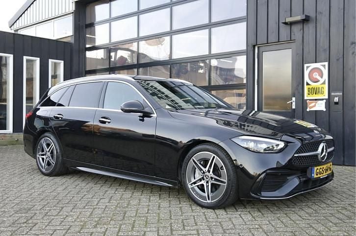 Occasion 2024 Mercedes 180 AMG line Sedan | € 39.999 (Iets duurder) - Afbeelding 1/4