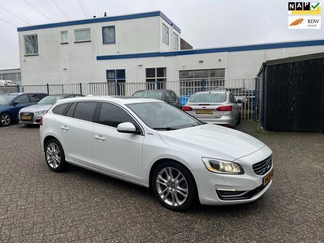 Wit Gebruikt 2013 Volvo V60 Summum Stationwagen | € 6.950 (Duur) - Afbeelding 1/4
