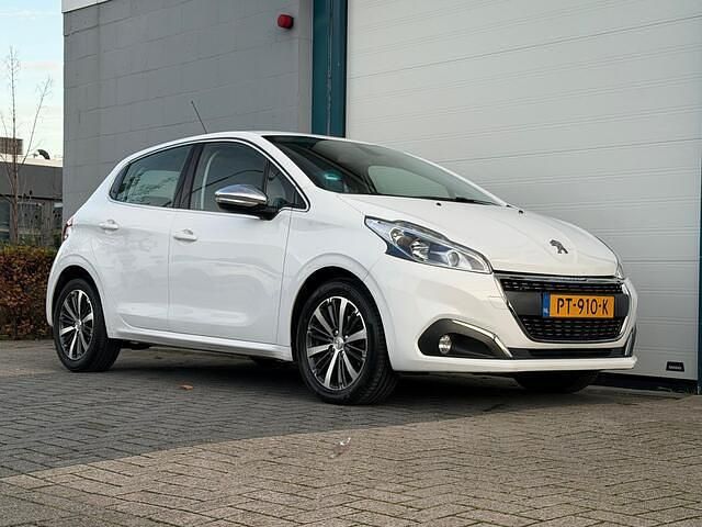 Occasion Peugeot 208 Allure 110 PK (80 kW) 2017 Wit Hatchback