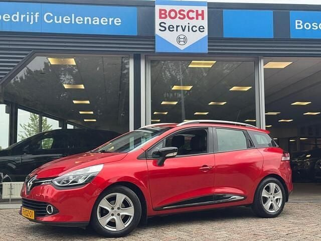 Rood Gebruikt 2014 Renault Clio GrandTour Dynamique Stationwagen | € 8.390 (Eerlijke prijs) - Afbeelding 1/4