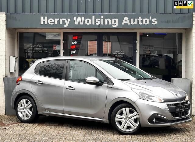 Grijs (metallic) Occasion 2019 Peugeot 208 Signature Sky Hatchback | € 8.999 (Goede deal) - Afbeelding 1/4