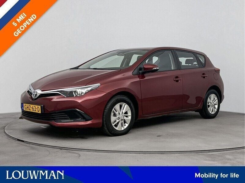 Rood, metallic lak Gebruikt 2018 Toyota Auris Limited Hatchback | € 17.950 (Eerlijke prijs) - Afbeelding 1/3