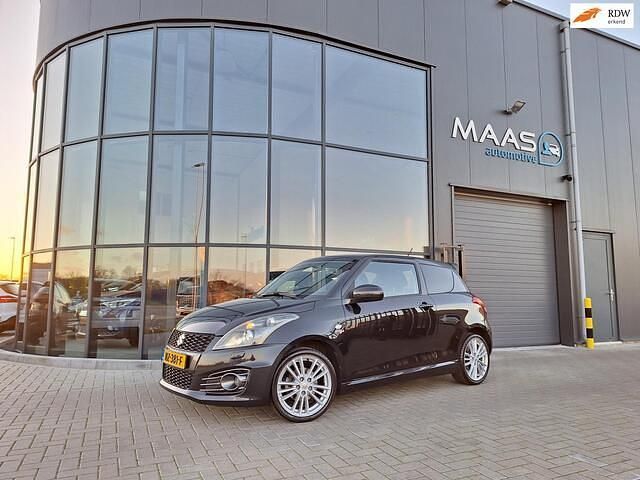 Zwart (metallic) Occasion 2012 Suzuki Swift Sport Hatchback | € 7.700 (Eerlijke prijs) - Afbeelding 1/4