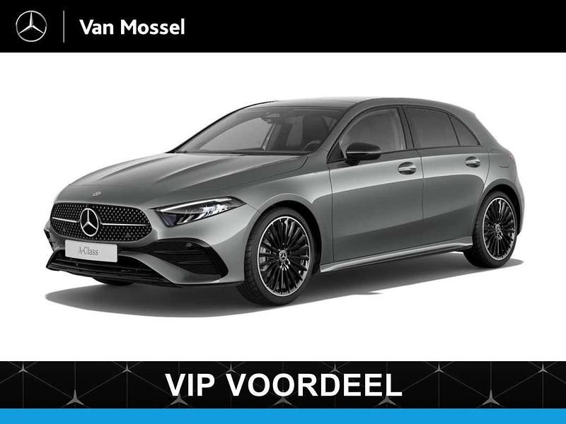 Zwart Nieuw 2025 Mercedes A180 AMG line Hatchback | € 55.345 - Afbeelding 1/1