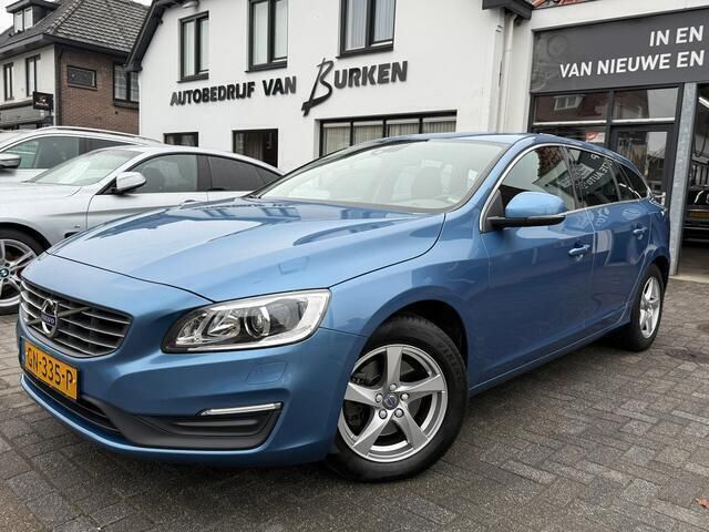 Blauw, metallic lak Gebruikt 2015 Volvo V60 Momentum Stationwagen | € 15.950 (Eerlijke prijs) - Afbeelding 1/4
