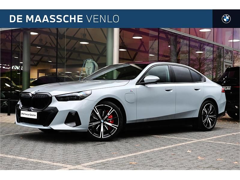 Grijs Occasion 2025 BMW 550e Executive Sedan | € 79.950 (Eerlijke prijs) - Afbeelding 1/4