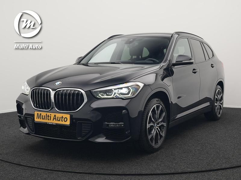 Zwart Gebruikt 2021 BMW X1 Executive SUV | € 25.230 (Eerlijke prijs) - Afbeelding 1/4