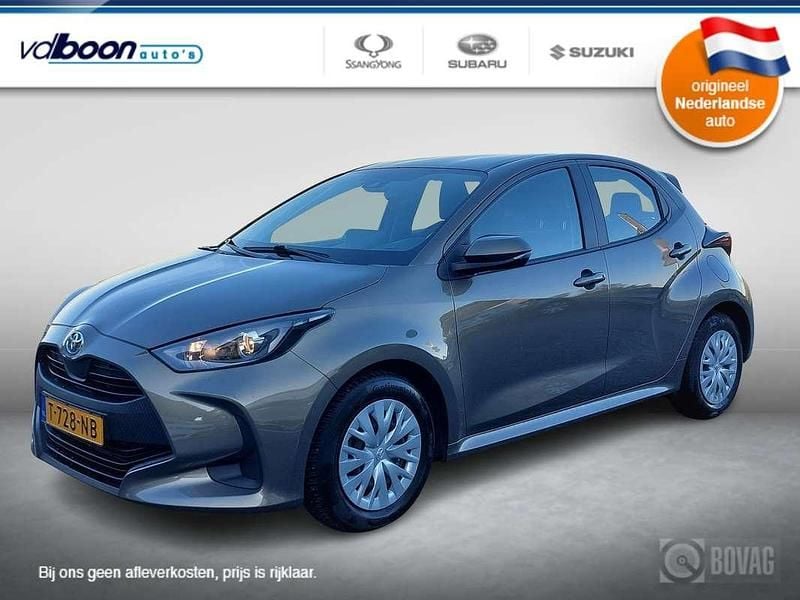Groen Gebruikt 2023 Toyota Yaris Hybrid Active Hatchback | € 19.950 (Goede deal) - Afbeelding 1/3