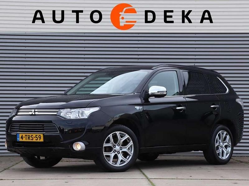 Zwart (metallic) Gebruikt 2014 Mitsubishi Outlander P-HEV Edition SUV | € 8.650 (Goede deal) - Afbeelding 1/4