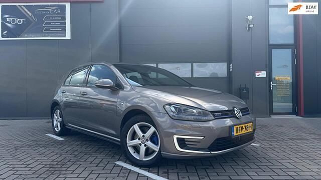 Grijs Occasion 2015 VW Golf VII GTE Hatchback | € 13.599 (Eerlijke prijs) - Afbeelding 1/4