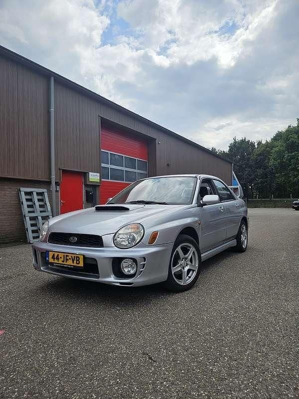 Grijs Gebruikt 2002 Subaru Impreza Sedan | € 5.450 - Afbeelding 1/4