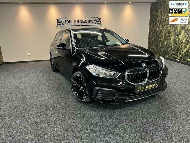 Zwart Gebruikt 2020 BMW 118 Executive Hatchback | € 27.495 (Iets duurder) - Afbeelding 1/4