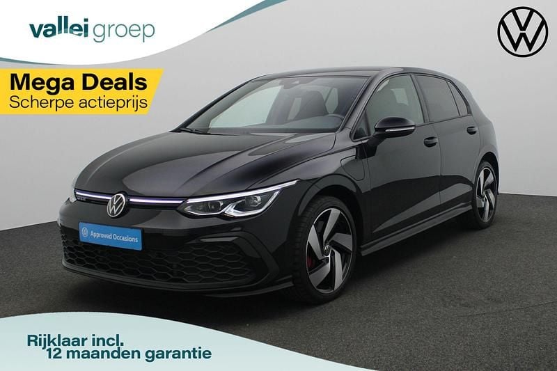 Zwart, metallic lak Gebruikt 2022 VW Golf VIII GTE Hatchback | € 30.900 (Iets duurder) - Afbeelding 1/4