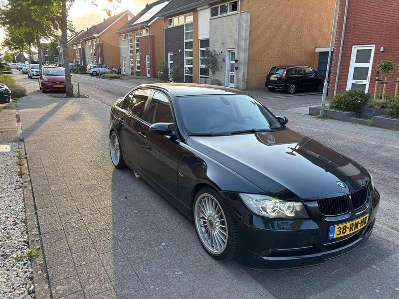 Zwart Gebruikt 2005 BMW 330 Sedan | € 5.500 (Eerlijke prijs) - Afbeelding 1/4