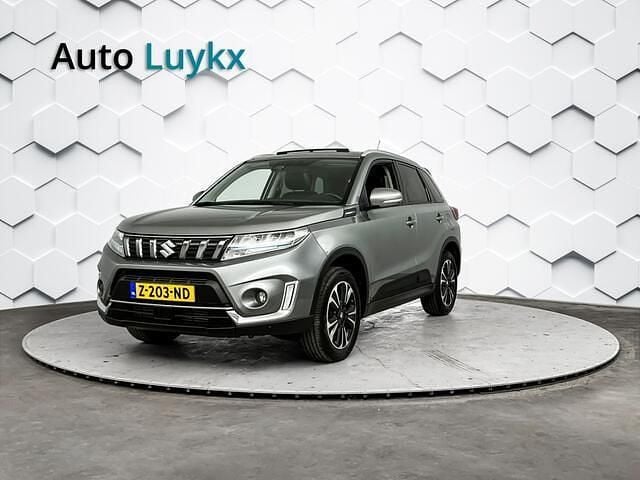 Grijs Occasion 2023 Suzuki Vitara Style SUV | € 26.940 (Iets duurder) - Afbeelding 1/4