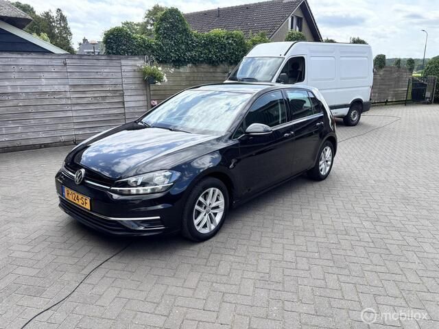 Zwart Gebruikt 2018 VW Golf VII Trendline Hatchback | € 9.995 (Eerlijke prijs) - Afbeelding 1/4