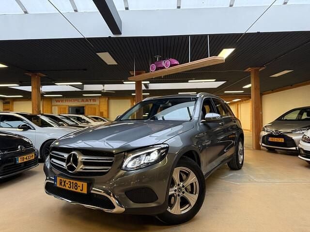 Grijs Occasion 2017 Mercedes GLC220 Business SUV | € 18.950 (Eerlijke prijs) - Afbeelding 1/4