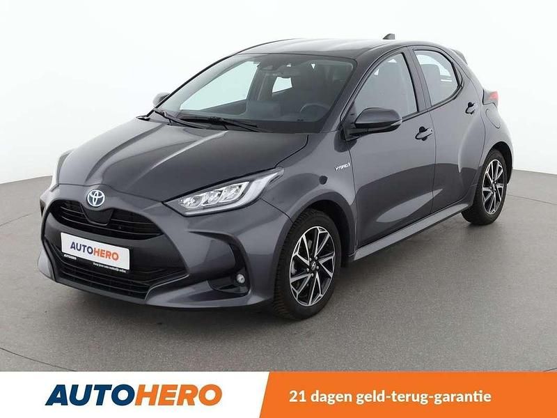 Grijs Gebruikt 2021 Toyota Yaris Hybrid Comfort Hatchback | € 19.149 (Goede deal) - Afbeelding 1/3