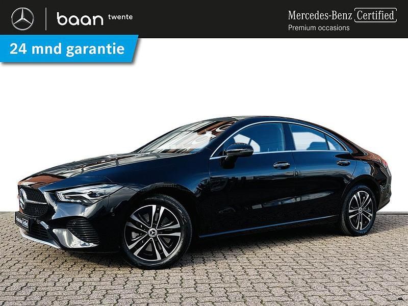 Zwart Occasion 2024 Mercedes CLA250e Edition Sedan | € 36.900 (Super prijs) - Afbeelding 1/4