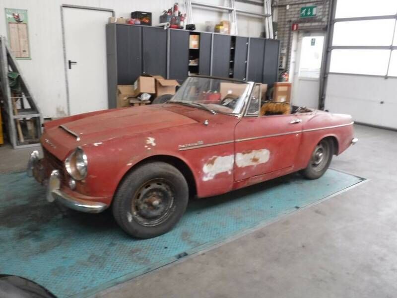 Roodred Gebruikt 1966 Datsun 1600 Cabriolet | € 9.950 - Afbeelding 1/4