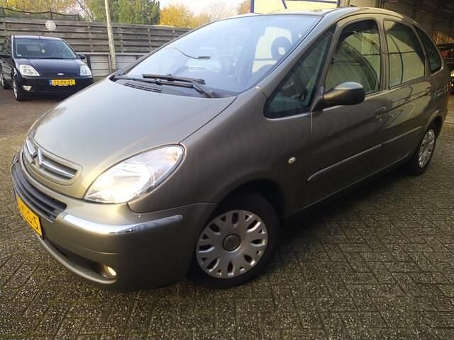 Occasion Citroën Xsara Picasso 109 PK (80 kW) 2010 Bruin (metallic) MPV
