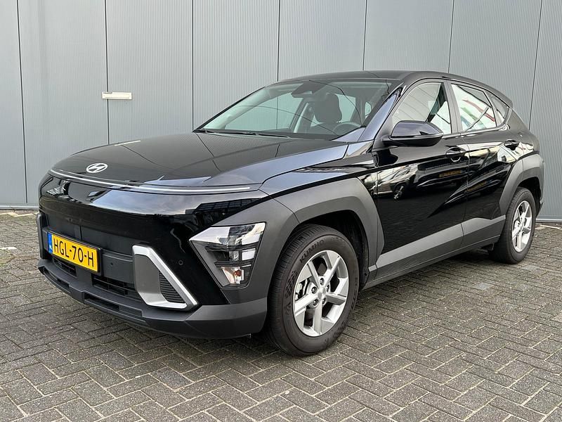 Zwart Occasion 2025 Hyundai Kona Comfort SUV | € 28.900 (Super prijs) - Afbeelding 1/1