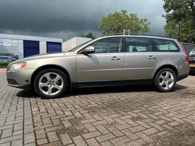 Occasion Volvo V70 Momentum 146 PK (107 kW) 2009 Beige Stationwagen