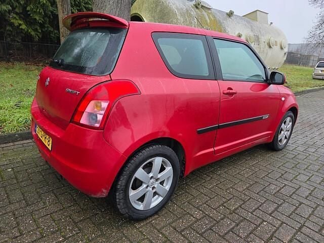 Occasion Suzuki Swift 93 PK (68 kW) 2008 Rood Hatchback