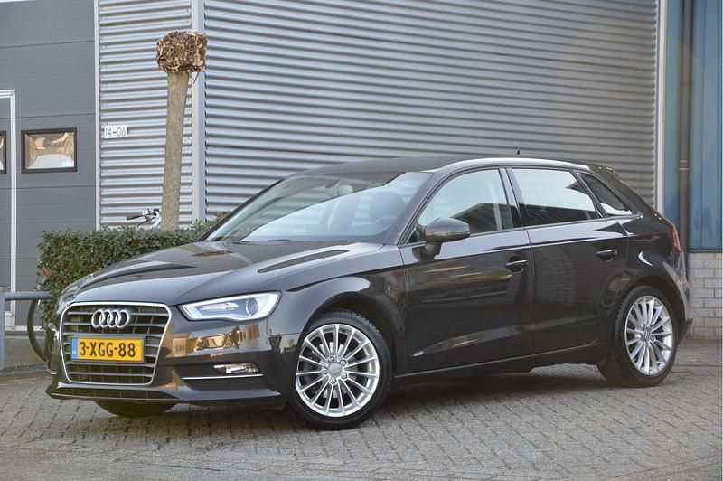 Bruin Occasion 2014 Audi A3 Sportback Ambition Hatchback | € 14.950 (Eerlijke prijs) - Afbeelding 1/4