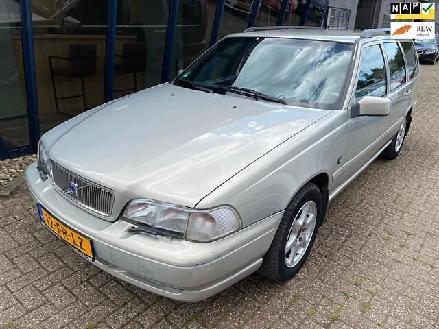 Beige, metallic lak Gebruikt 2000 Volvo V70 Stationwagen | € 2.445 (Eerlijke prijs) - Afbeelding 1/4
