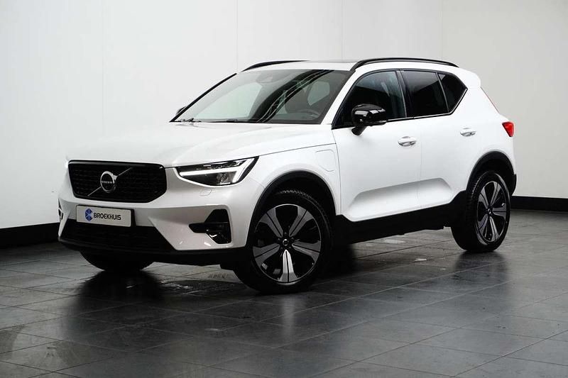 Wit Gebruikt 2023 Volvo XC40 Ultimate SUV | € 45.940 (Iets duurder) - Afbeelding 1/4