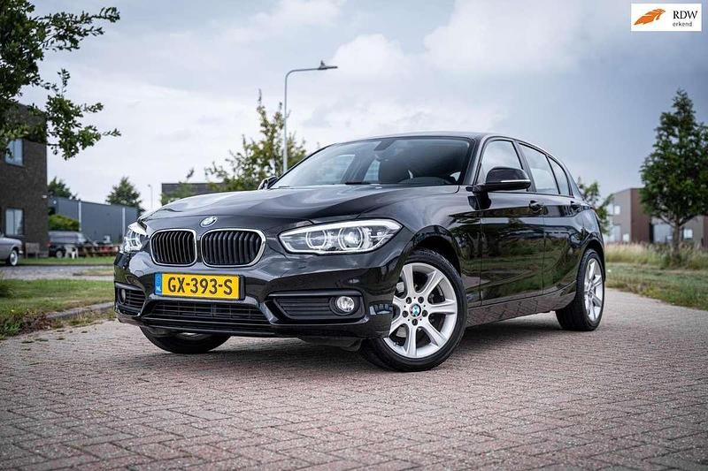 Zwart Gebruikt 2015 BMW 118 Executive Hatchback | € 10.900 (Eerlijke prijs) - Afbeelding 1/4