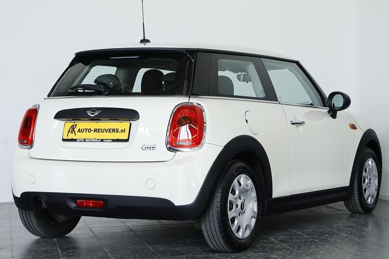 Occasion Mini Cooper Pepper 102 PK (75 kW) 2016 Creme Hatchback