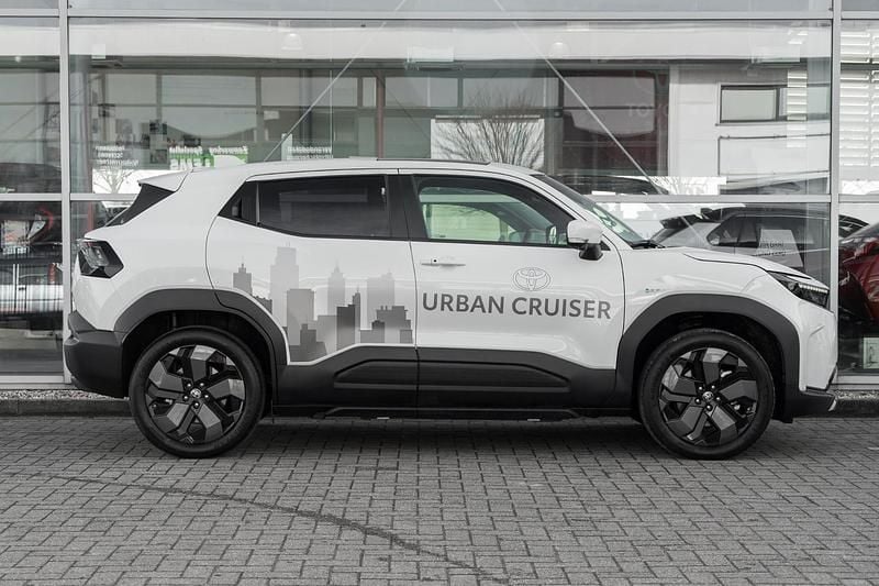 Nieuw Toyota Urban Cruiser Executive 11 kW (15 PK) 2026 Wit SUV