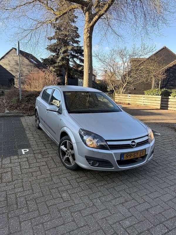 Grijs Occasion 2006 Opel Astra Sport Hatchback | € 500 (Goede deal) - Afbeelding 1/4