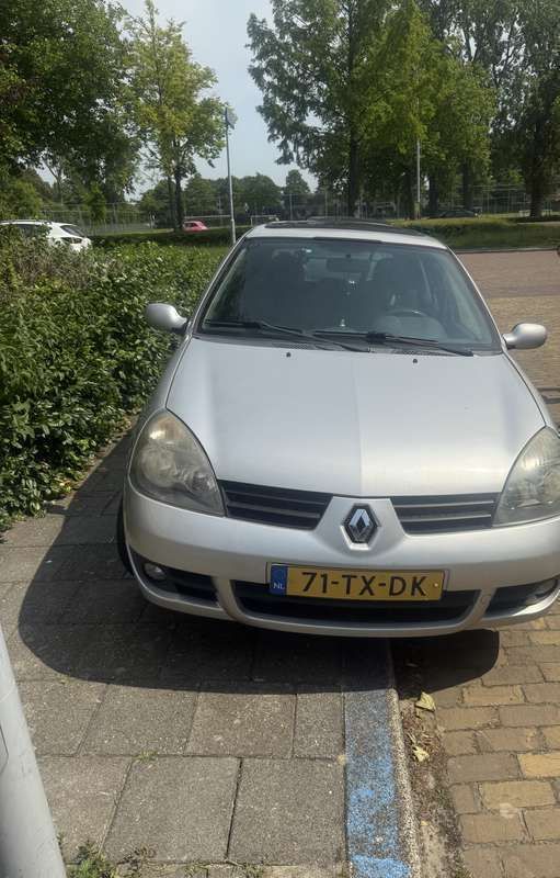 Grijs Gebruikt 2007 Renault Clio II Campus Hatchback | € 1.999 (Eerlijke prijs) - Afbeelding 1/4