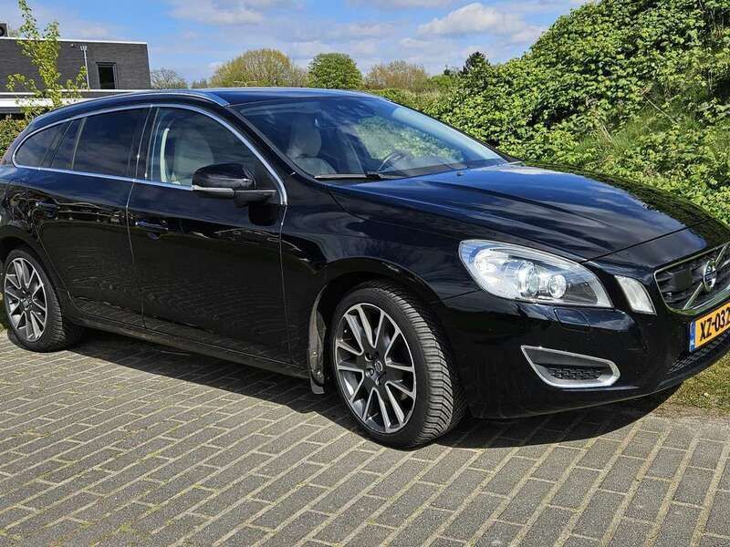 Zwart Gebruikt 2011 Volvo V60 Summum Stationwagen | € 10.950 (Eerlijke prijs) - Afbeelding 1/4