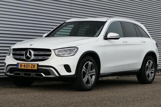 Wit Occasion 2020 Mercedes GLC200 Premium Plus SUV | € 30.940 - Afbeelding 1/4