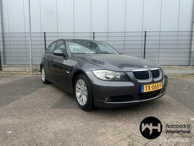 Grijs Gebruikt 2007 BMW 318 Comfort Edition Sedan | € 3.495 (Eerlijke prijs) - Afbeelding 1/4