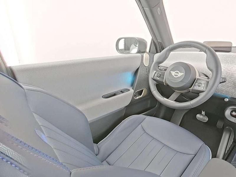 Occasion Mini Cooper Favoured 135 kW (184 PK) 2025 Grijs Hatchback