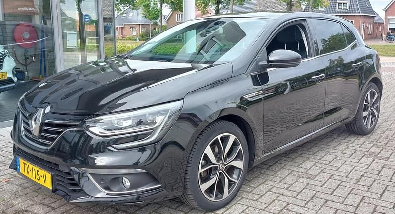 Zwart Gebruikt 2018 Renault Mégane IV Bose Edition Hatchback | € 16.850 (Iets duurder) - Afbeelding 1/4