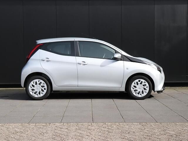 Occasion Toyota Aygo X-play 72 PK (52 kW) 2022 Grijs Hatchback