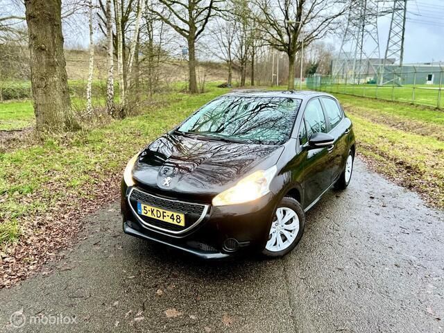 Zwart Gebruikt 2013 Peugeot 208 Hatchback | € 4.450 (Eerlijke prijs) - Afbeelding 1/4