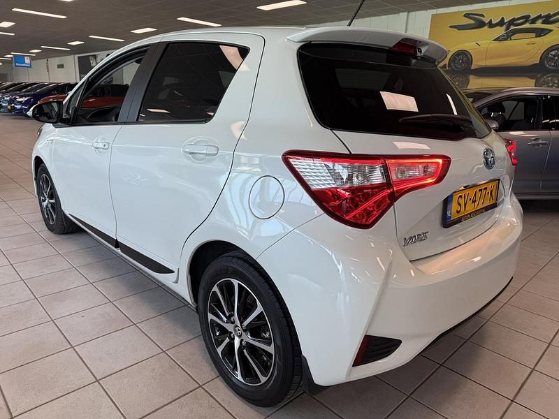 Occasion Toyota Yaris Hybrid Design 101 PK (74 kW) 2018 Wit (parellak) Hatchback