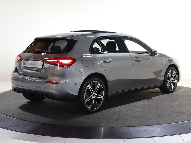 Nieuw Mercedes A250 Business 163 PK (119 kW) 2025 Zwart Hatchback