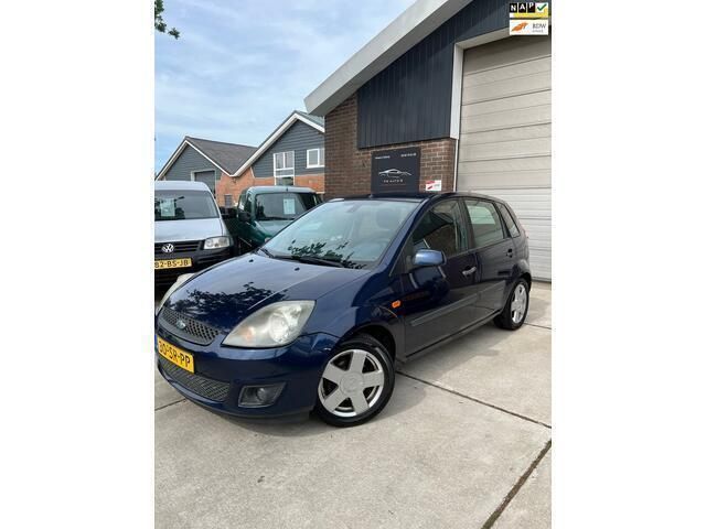 Blauw Gebruikt 2006 Ford Fiesta Futura Hatchback | € 1.299 (Eerlijke prijs) - Afbeelding 1/4