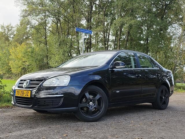 Zwart Gebruikt 2008 VW Jetta Comfortline Sedan | € 1.999 (Eerlijke prijs) - Afbeelding 1/4