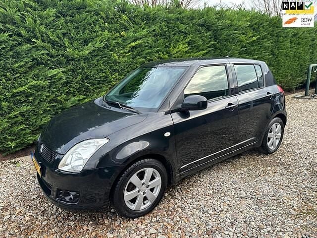 Zwart Gebruikt 2009 Suzuki Swift Hatchback | € 3.995 (Eerlijke prijs) - Afbeelding 1/4