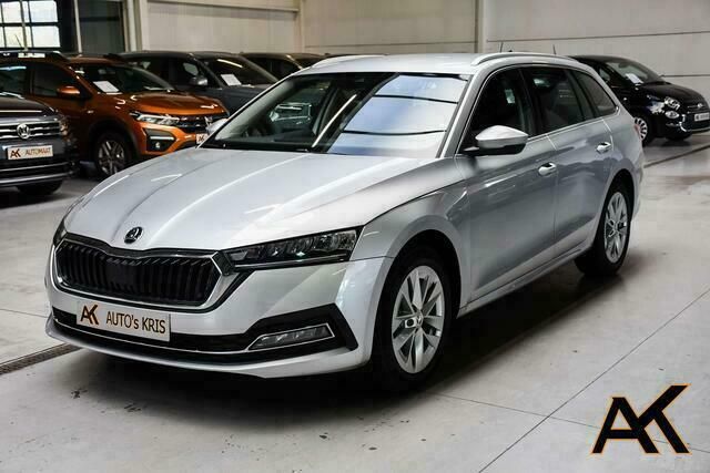 Zilver Occasion 2022 Skoda Octavia Clever Stationwagen | € 32.800 - Afbeelding 1/4